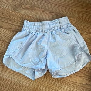 Lululemon tracker lilac shorts sz 4